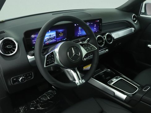 New 2026 Mercedes-Benz GLB 250 image 4