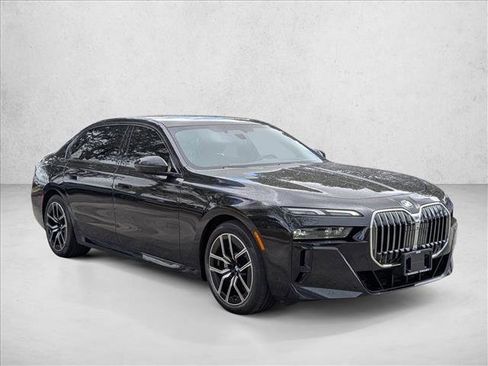 Used 2024 BMW 740i image 3