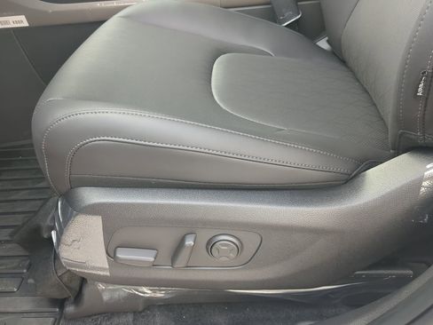 New 2026 Kia Carnival EX FWD image 17
