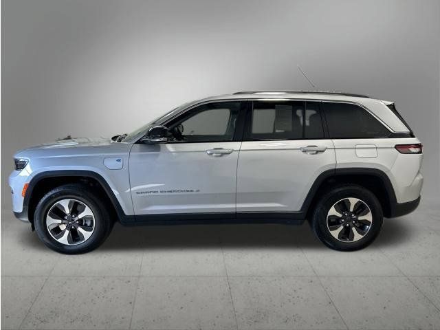 Used 2023 Jeep Grand Cherokee 4WD 4xe image 2