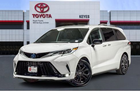 Certified 2023 Toyota Sienna XSE w/ XSE Plus Package FWD image 1