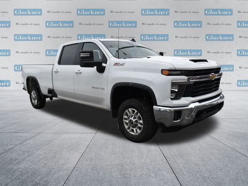 Used 2024 Chevrolet Silverado 2500 LT w/ Convenience Package image 3