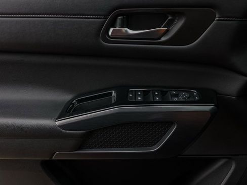 Used 2024 Nissan Pathfinder SL w/ Black Appearance Package image 24