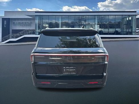 New 2027 Lincoln Navigator Premiere RWD image 6