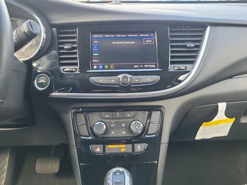 Used 2022 Buick Encore Preferred w/ Safety Package image 21