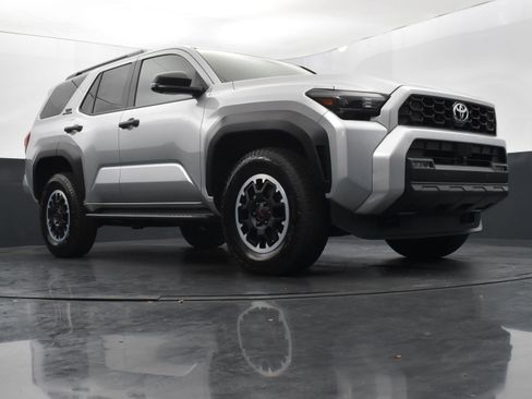 Used 2025 Toyota 4Runner TRD Off-Road Premium AWD/4WD image 42
