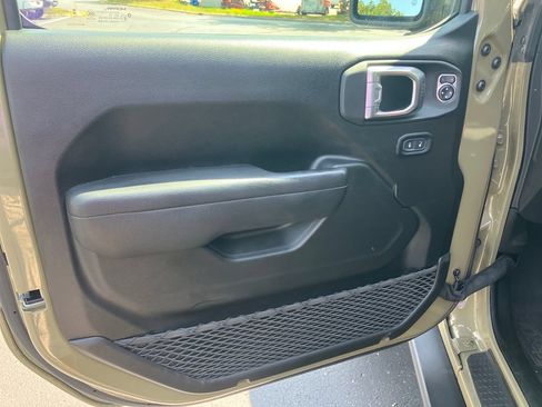 Used 2025 Jeep Wrangler Sport AWD/4WD image 12