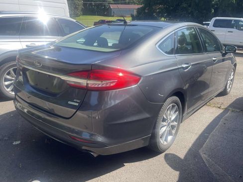 Used 2017 Ford Fusion SE FWD image 8