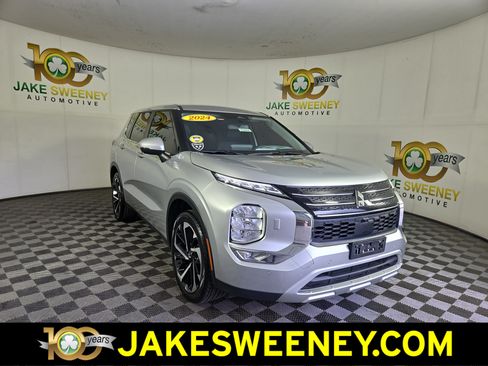 Used 2024 Mitsubishi Outlander SE Black Edition AWD/4WD image 1