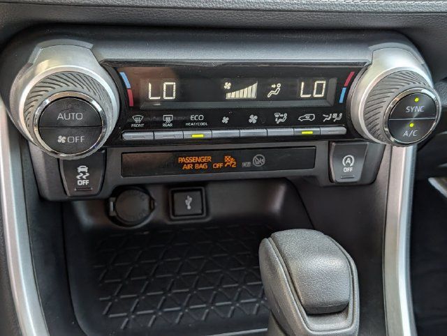 Used 2021 Toyota RAV4 XLE FWD image 17