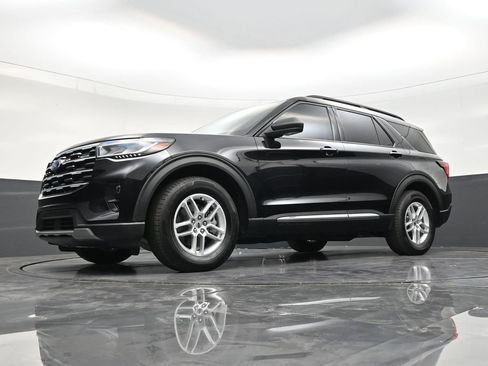 Used 2025 Ford Explorer Active w/ Active Comfort Package RWD image 21