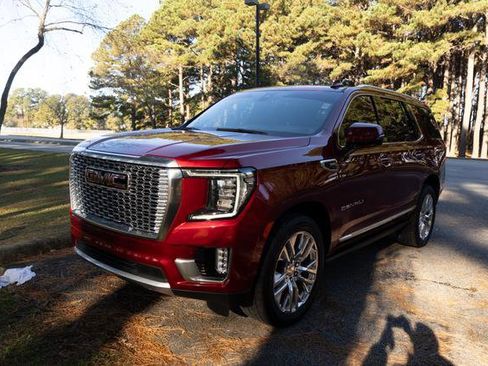Used 2021 GMC Yukon Denali w/ Denali Premium Package image 7