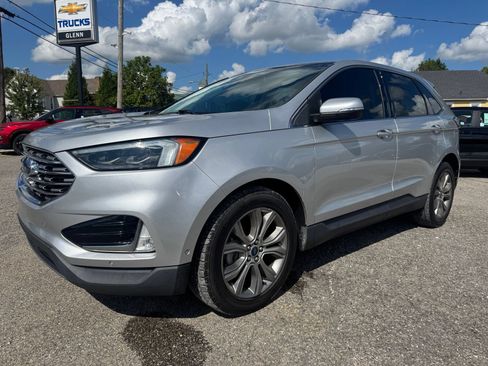 Used 2019 Ford Edge Titanium w/ Equipment Group 301A FWD image 2