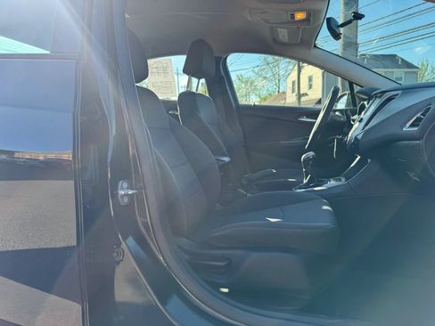 Used 2018 Chevrolet Cruze LS FWD image 18