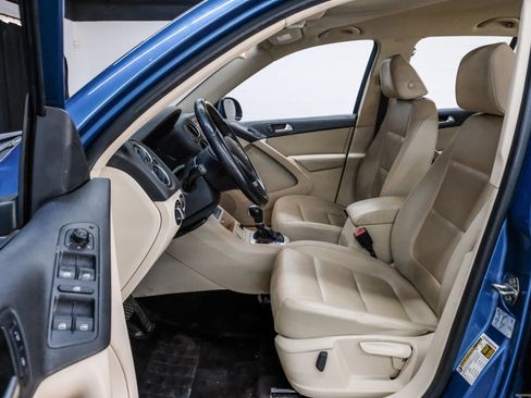 Used 2017 Volkswagen Tiguan S FWD image 4