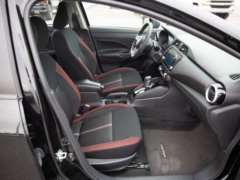 Used 2025 Nissan Versa SR FWD image 22