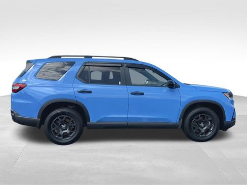 Used 2025 Honda Pilot TrailSport image 9