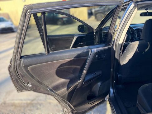 Used 2016 Toyota RAV4 LE AWD/4WD image 25