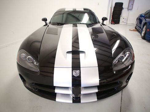 Used 2006 Dodge Viper SRT-10 RWD image 2