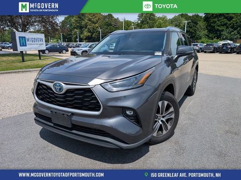 Used 2021 Toyota Highlander XLE AWD/4WD image 1