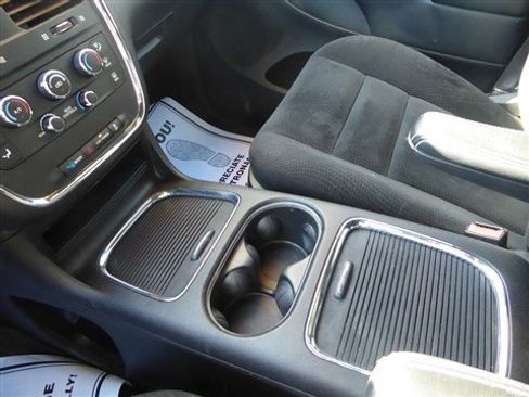 Used 2016 Dodge Grand Caravan SXT image 14