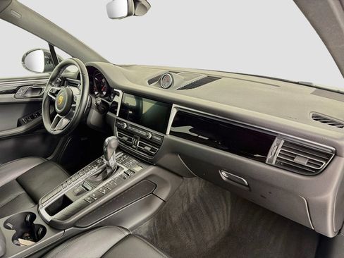 Certified 2021 Porsche Macan AWD/4WD image 28