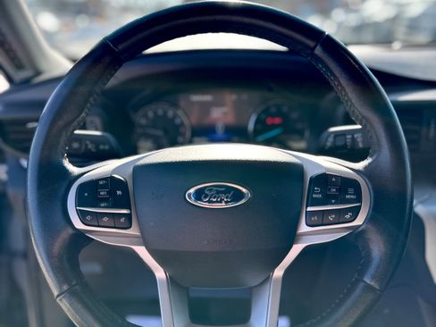 Used 2022 Ford Explorer XLT w/ Class IV Trailer Tow Package image 12