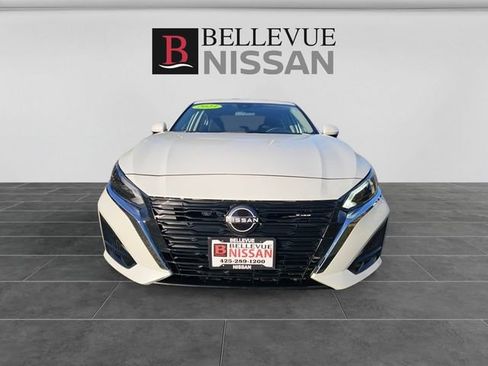 Used 2023 Nissan Altima 2.5 SV AWD/4WD image 2