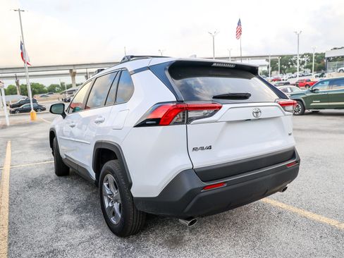Used 2025 Toyota RAV4 XLE w/ Convenience Package FWD image 10