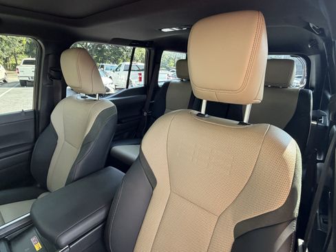 Used 2025 Lexus GX 550 AWD/4WD image 18