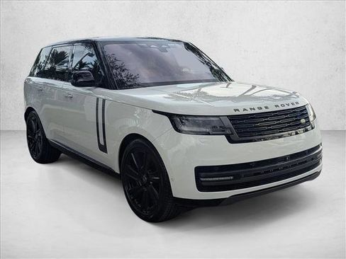 Used 2023 Land Rover Range Rover SE image 3