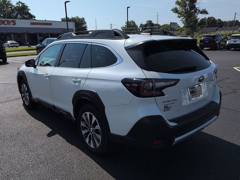Used 2025 Subaru Outback Limited AWD/4WD image 5