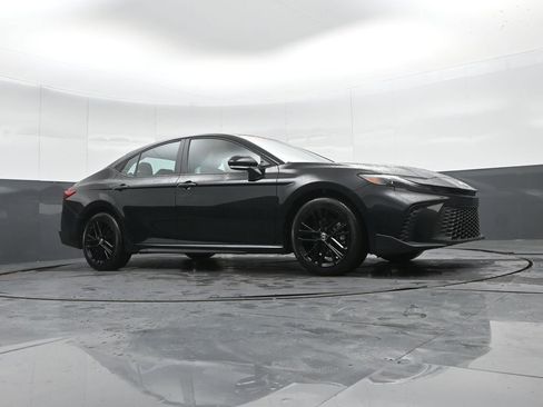 Used 2025 Toyota Camry SE image 34