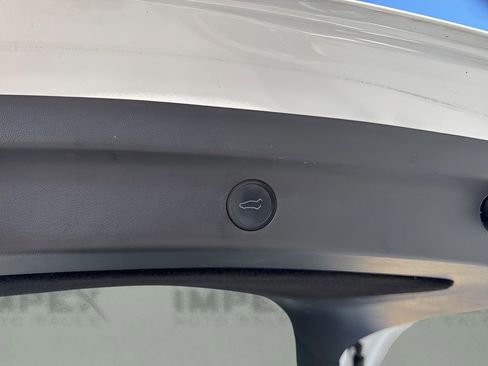 Used 2022 Tesla Model Y Long Range image 28