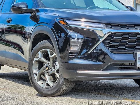 Used 2025 Chevrolet Trax LT FWD image 5