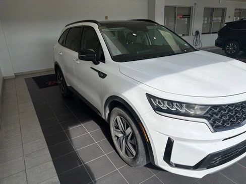 Used 2022 Kia Sorento S w/ Panoramic Sunroof Package FWD image 3