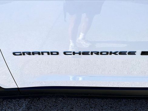 Used 2022 Jeep Grand Cherokee Trailhawk w/ Advanced Protech Group II AWD/4WD image 31