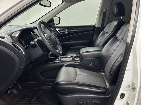 Used 2020 Nissan Pathfinder SL image 11