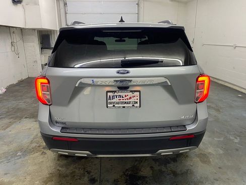 Used 2023 Ford Explorer XLT w/ Equipment Group 202A AWD/4WD image 33
