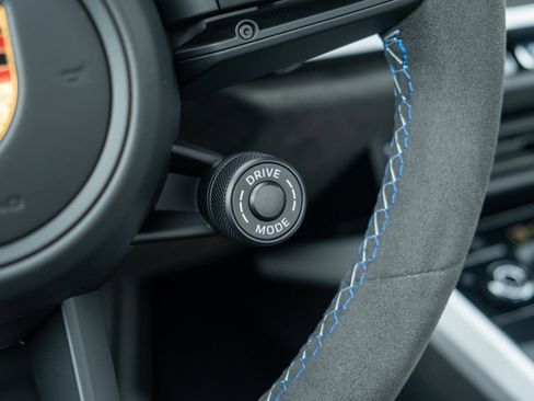 Certified 2024 Porsche 911 Dakar image 41