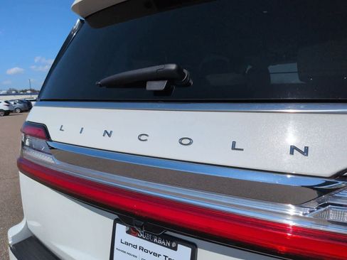 Used 2021 Lincoln Navigator Reserve w/ Luxury Package image 11