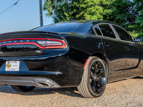 Used 2017 Dodge Charger R/T RWD image 5