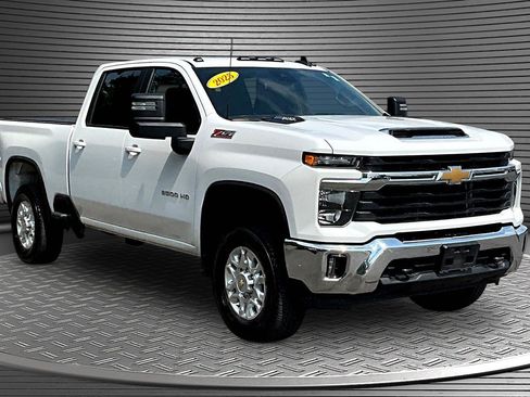 Used 2025 Chevrolet Silverado 2500 LT w/ Convenience Package AWD/4WD image 1