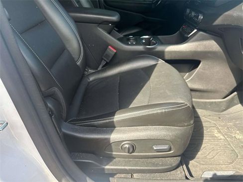 Used 2022 GMC Terrain SLT w/ Infotainment Package II image 14