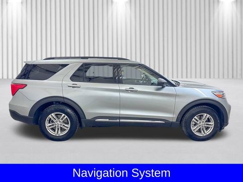 Certified 2022 Ford Explorer XLT w/ Equipment Group 202A image 5