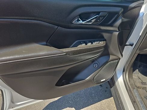 Used 2018 GMC Acadia SLT AWD/4WD image 9