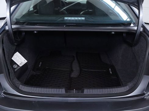Used 2022 Volkswagen Jetta SE w/ Panoramic Sunroof Package image 15