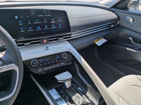 New 2025 Hyundai Elantra Limited image 13