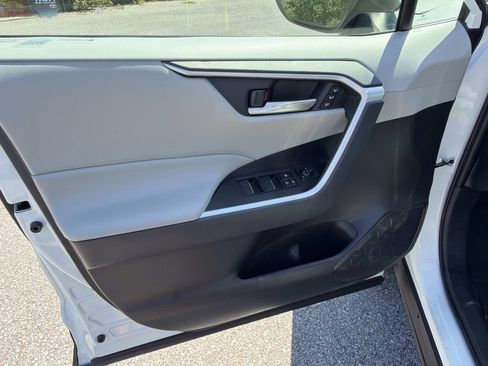 Used 2023 Toyota RAV4 XLE Premium FWD image 19