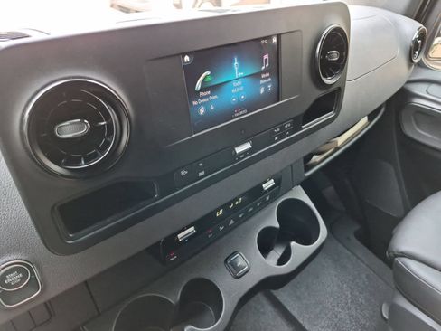Used 2022 Mercedes-Benz Sprinter 3500 image 27